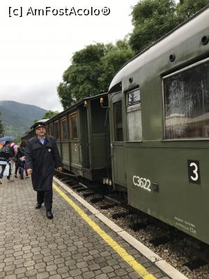 [P18] Nașul care se ruga de C să coboare din tren » foto by krisstinna
 - 
<span class="allrVoted glyphicon glyphicon-heart hidden" id="av1113030"></span>
<a class="m-l-10 hidden" id="sv1113030" onclick="voting_Foto_DelVot(,1113030,25157)" role="button">șterge vot <span class="glyphicon glyphicon-remove"></span></a>
<a id="v91113030" class=" c-red"  onclick="voting_Foto_SetVot(1113030)" role="button"><span class="glyphicon glyphicon-heart-empty"></span> <b>LIKE</b> = Votează poza</a> <img class="hidden"  id="f1113030W9" src="/imagini/loader.gif" border="0" /><span class="AjErrMes hidden" id="e1113030ErM"></span>