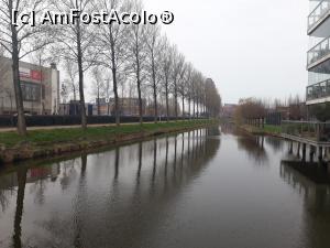 [P04] Canalul care trecea prin zona hotelului. Clădirea se vede în spate, stânga iar vederea este din strada principală, de unde luam autobuzele.  » foto by Aurici
 - 
<span class="allrVoted glyphicon glyphicon-heart hidden" id="av1072065"></span>
<a class="m-l-10 hidden" id="sv1072065" onclick="voting_Foto_DelVot(,1072065,25169)" role="button">șterge vot <span class="glyphicon glyphicon-remove"></span></a>
<a id="v91072065" class=" c-red"  onclick="voting_Foto_SetVot(1072065)" role="button"><span class="glyphicon glyphicon-heart-empty"></span> <b>LIKE</b> = Votează poza</a> <img class="hidden"  id="f1072065W9" src="/imagini/loader.gif" border="0" /><span class="AjErrMes hidden" id="e1072065ErM"></span>