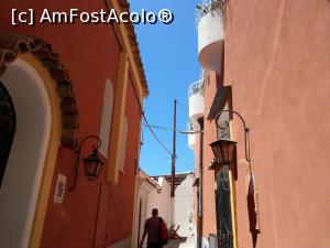 [P63] Pe străduțele înguste din Positano.  » foto by maryka
 - 
<span class="allrVoted glyphicon glyphicon-heart hidden" id="av1087253"></span>
<a class="m-l-10 hidden" id="sv1087253" onclick="voting_Foto_DelVot(,1087253,25401)" role="button">șterge vot <span class="glyphicon glyphicon-remove"></span></a>
<a id="v91087253" class=" c-red"  onclick="voting_Foto_SetVot(1087253)" role="button"><span class="glyphicon glyphicon-heart-empty"></span> <b>LIKE</b> = Votează poza</a> <img class="hidden"  id="f1087253W9" src="/imagini/loader.gif" border="0" /><span class="AjErrMes hidden" id="e1087253ErM"></span>