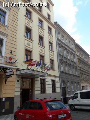 [P01] Hotelul Askania Praga - intrarea » foto by silvia tudoran
 - 
<span class="allrVoted glyphicon glyphicon-heart hidden" id="av1089919"></span>
<a class="m-l-10 hidden" id="sv1089919" onclick="voting_Foto_DelVot(,1089919,25431)" role="button">șterge vot <span class="glyphicon glyphicon-remove"></span></a>
<a id="v91089919" class=" c-red"  onclick="voting_Foto_SetVot(1089919)" role="button"><span class="glyphicon glyphicon-heart-empty"></span> <b>LIKE</b> = Votează poza</a> <img class="hidden"  id="f1089919W9" src="/imagini/loader.gif" border="0" /><span class="AjErrMes hidden" id="e1089919ErM"></span>