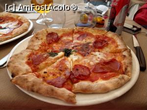 [P08] Pizza la Emiddio, Ischia Porto.  » foto by maryka
 - 
<span class="allrVoted glyphicon glyphicon-heart hidden" id="av1098094"></span>
<a class="m-l-10 hidden" id="sv1098094" onclick="voting_Foto_DelVot(,1098094,25565)" role="button">șterge vot <span class="glyphicon glyphicon-remove"></span></a>
<a id="v91098094" class=" c-red"  onclick="voting_Foto_SetVot(1098094)" role="button"><span class="glyphicon glyphicon-heart-empty"></span> <b>LIKE</b> = Votează poza</a> <img class="hidden"  id="f1098094W9" src="/imagini/loader.gif" border="0" /><span class="AjErrMes hidden" id="e1098094ErM"></span>