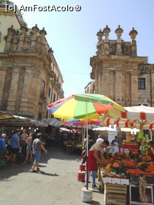 [P06] Mercato del Capo și Porta Carini.  » foto by Carmen Ion
 - 
<span class="allrVoted glyphicon glyphicon-heart hidden" id="av1108429"></span>
<a class="m-l-10 hidden" id="sv1108429" onclick="voting_Foto_DelVot(,1108429,25706)" role="button">șterge vot <span class="glyphicon glyphicon-remove"></span></a>
<a id="v91108429" class=" c-red"  onclick="voting_Foto_SetVot(1108429)" role="button"><span class="glyphicon glyphicon-heart-empty"></span> <b>LIKE</b> = Votează poza</a> <img class="hidden"  id="f1108429W9" src="/imagini/loader.gif" border="0" /><span class="AjErrMes hidden" id="e1108429ErM"></span>