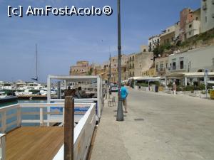 [P34] Castellammare del Golfo: pe faleză.  » foto by Carmen Ion
 - 
<span class="allrVoted glyphicon glyphicon-heart hidden" id="av1109321"></span>
<a class="m-l-10 hidden" id="sv1109321" onclick="voting_Foto_DelVot(,1109321,25718)" role="button">șterge vot <span class="glyphicon glyphicon-remove"></span></a>
<a id="v91109321" class=" c-red"  onclick="voting_Foto_SetVot(1109321)" role="button"><span class="glyphicon glyphicon-heart-empty"></span> <b>LIKE</b> = Votează poza</a> <img class="hidden"  id="f1109321W9" src="/imagini/loader.gif" border="0" /><span class="AjErrMes hidden" id="e1109321ErM"></span>