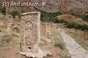 [P81] Armenia, Noravank, Aleea cu Khachkar, cruce armenească sculptată, se vede și rozeta sub ea sub forma unui scut, dar și motivele florale...  » foto by mprofeanu
 - 
<span class="allrVoted glyphicon glyphicon-heart hidden" id="av1115420"></span>
<a class="m-l-10 hidden" id="sv1115420" onclick="voting_Foto_DelVot(,1115420,25788)" role="button">șterge vot <span class="glyphicon glyphicon-remove"></span></a>
<a id="v91115420" class=" c-red"  onclick="voting_Foto_SetVot(1115420)" role="button"><span class="glyphicon glyphicon-heart-empty"></span> <b>LIKE</b> = Votează poza</a> <img class="hidden"  id="f1115420W9" src="/imagini/loader.gif" border="0" /><span class="AjErrMes hidden" id="e1115420ErM"></span>