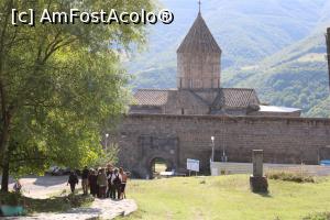 [P10] Armenia, Mănăstirea Tatev, Poarta veche și Biserica Sf. Petru și Pavel văzute din exterior, se coboară la ea, în stânga se merge la Presa de Ulei » foto by mprofeanu
 - 
<span class="allrVoted glyphicon glyphicon-heart hidden" id="av1117747"></span>
<a class="m-l-10 hidden" id="sv1117747" onclick="voting_Foto_DelVot(,1117747,25788)" role="button">șterge vot <span class="glyphicon glyphicon-remove"></span></a>
<a id="v91117747" class=" c-red"  onclick="voting_Foto_SetVot(1117747)" role="button"><span class="glyphicon glyphicon-heart-empty"></span> <b>LIKE</b> = Votează poza</a> <img class="hidden"  id="f1117747W9" src="/imagini/loader.gif" border="0" /><span class="AjErrMes hidden" id="e1117747ErM"></span>