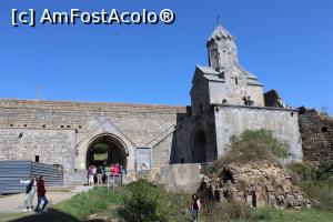 [P18] Armenia, Mănăstirea Tatev, Biserica Sf. Astvatsatsin frumos așezată pe un vechi templu păgân și Poarta Veche » foto by mprofeanu
 - 
<span class="allrVoted glyphicon glyphicon-heart hidden" id="av1117755"></span>
<a class="m-l-10 hidden" id="sv1117755" onclick="voting_Foto_DelVot(,1117755,25788)" role="button">șterge vot <span class="glyphicon glyphicon-remove"></span></a>
<a id="v91117755" class=" c-red"  onclick="voting_Foto_SetVot(1117755)" role="button"><span class="glyphicon glyphicon-heart-empty"></span> <b>LIKE</b> = Votează poza</a> <img class="hidden"  id="f1117755W9" src="/imagini/loader.gif" border="0" /><span class="AjErrMes hidden" id="e1117755ErM"></span>