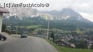 [P23] Staţiunea Cortina D'Ampezzo văzută dintr-un punct de belvedere situat pe drumul alpin Falzarego. Tirolul de Sud, Italia.  » foto by traian.leuca †
 - 
<span class="allrVoted glyphicon glyphicon-heart hidden" id="av715195"></span>
<a class="m-l-10 hidden" id="sv715195" onclick="voting_Foto_DelVot(,715195,25863)" role="button">șterge vot <span class="glyphicon glyphicon-remove"></span></a>
<a id="v9715195" class=" c-red"  onclick="voting_Foto_SetVot(715195)" role="button"><span class="glyphicon glyphicon-heart-empty"></span> <b>LIKE</b> = Votează poza</a> <img class="hidden"  id="f715195W9" src="/imagini/loader.gif" border="0" /><span class="AjErrMes hidden" id="e715195ErM"></span>