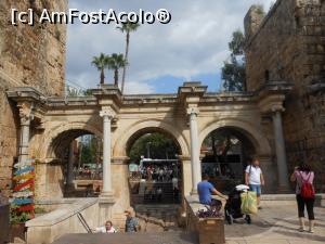 [P09] Orașul Antalya - În orașul vechi, Poarta lui Hadrian.  » foto by iulianic
 - 
<span class="allrVoted glyphicon glyphicon-heart hidden" id="av1124903"></span>
<a class="m-l-10 hidden" id="sv1124903" onclick="voting_Foto_DelVot(,1124903,25898)" role="button">șterge vot <span class="glyphicon glyphicon-remove"></span></a>
<a id="v91124903" class=" c-red"  onclick="voting_Foto_SetVot(1124903)" role="button"><span class="glyphicon glyphicon-heart-empty"></span> <b>LIKE</b> = Votează poza</a> <img class="hidden"  id="f1124903W9" src="/imagini/loader.gif" border="0" /><span class="AjErrMes hidden" id="e1124903ErM"></span>