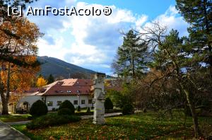 [P12] Aranđjelovac, Parcul Bukovička Banja - pavilionul terapeutic din cadrul parcului, în plan secund, „muntele” Bukovik » foto by Dragoș_MD
 - 
<span class="allrVoted glyphicon glyphicon-heart hidden" id="av1128444"></span>
<a class="m-l-10 hidden" id="sv1128444" onclick="voting_Foto_DelVot(,1128444,25929)" role="button">șterge vot <span class="glyphicon glyphicon-remove"></span></a>
<a id="v91128444" class=" c-red"  onclick="voting_Foto_SetVot(1128444)" role="button"><span class="glyphicon glyphicon-heart-empty"></span> <b>LIKE</b> = Votează poza</a> <img class="hidden"  id="f1128444W9" src="/imagini/loader.gif" border="0" /><span class="AjErrMes hidden" id="e1128444ErM"></span>