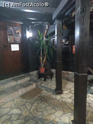 [P03] Restaurant Vajat (Aranđelovac) - intrarea în salonul interior; e normal ca pe vreme de toamnă / iarnă să nu funcționeze mesele de la terasă » foto by Dragoș_MD
 - 
<span class="allrVoted glyphicon glyphicon-heart hidden" id="av1141564"></span>
<a class="m-l-10 hidden" id="sv1141564" onclick="voting_Foto_DelVot(,1141564,26100)" role="button">șterge vot <span class="glyphicon glyphicon-remove"></span></a>
<a id="v91141564" class=" c-red"  onclick="voting_Foto_SetVot(1141564)" role="button"><span class="glyphicon glyphicon-heart-empty"></span> <b>LIKE</b> = Votează poza</a> <img class="hidden"  id="f1141564W9" src="/imagini/loader.gif" border="0" /><span class="AjErrMes hidden" id="e1141564ErM"></span>