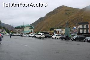 [P30] Stepantsminda, Stația de Autobuze Kazbegi unde este și Stația Taxi 4x4 ce duc turiștii sus la Biserica Sf. Treime Gergeti » foto by mprofeanu
 - 
<span class="allrVoted glyphicon glyphicon-heart hidden" id="av1144939"></span>
<a class="m-l-10 hidden" id="sv1144939" onclick="voting_Foto_DelVot(,1144939,26141)" role="button">șterge vot <span class="glyphicon glyphicon-remove"></span></a>
<a id="v91144939" class=" c-red"  onclick="voting_Foto_SetVot(1144939)" role="button"><span class="glyphicon glyphicon-heart-empty"></span> <b>LIKE</b> = Votează poza</a> <img class="hidden"  id="f1144939W9" src="/imagini/loader.gif" border="0" /><span class="AjErrMes hidden" id="e1144939ErM"></span>