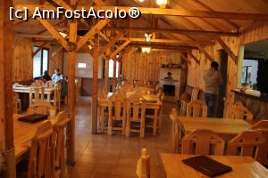 [P07] Stepantsminda, COZY CORNER Restaurant – Karaoke, Sala pe structură de lemn cu părțile inferioare ale stâlpilor de susținere înfășurate în sfoară » foto by mprofeanu
 - 
<span class="allrVoted glyphicon glyphicon-heart hidden" id="av1144910"></span>
<a class="m-l-10 hidden" id="sv1144910" onclick="voting_Foto_DelVot(,1144910,26141)" role="button">șterge vot <span class="glyphicon glyphicon-remove"></span></a>
<a id="v91144910" class=" c-red"  onclick="voting_Foto_SetVot(1144910)" role="button"><span class="glyphicon glyphicon-heart-empty"></span> <b>LIKE</b> = Votează poza</a> <img class="hidden"  id="f1144910W9" src="/imagini/loader.gif" border="0" /><span class="AjErrMes hidden" id="e1144910ErM"></span>