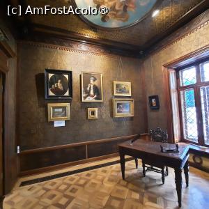 P10 [MAY-2024] București, Muzeul Theodor Aman, A doua sală, frumos tapetată și cu un tavan pictat