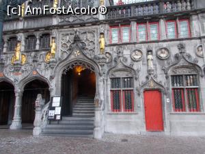 [P03] Bruges. Biserica Sângelui Sfânt. În stânga, sub coloane, intrarea în Capela sf. Vasile, în mijloc, intrarea în Capela Sângelui Sfânt, în dreapta. fostul Palat Episcopal.  » foto by mihaelavoicu
 - 
<span class="allrVoted glyphicon glyphicon-heart hidden" id="av1061007"></span>
<a class="m-l-10 hidden" id="sv1061007" onclick="voting_Foto_DelVot(,1061007,26233)" role="button">șterge vot <span class="glyphicon glyphicon-remove"></span></a>
<a id="v91061007" class=" c-red"  onclick="voting_Foto_SetVot(1061007)" role="button"><span class="glyphicon glyphicon-heart-empty"></span> <b>LIKE</b> = Votează poza</a> <img class="hidden"  id="f1061007W9" src="/imagini/loader.gif" border="0" /><span class="AjErrMes hidden" id="e1061007ErM"></span>