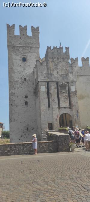 [P54] Sirmione. Castelul Scaligero » foto by ilee
 - 
<span class="allrVoted glyphicon glyphicon-heart hidden" id="av1445626"></span>
<a class="m-l-10 hidden" id="sv1445626" onclick="voting_Foto_DelVot(,1445626,26248)" role="button">șterge vot <span class="glyphicon glyphicon-remove"></span></a>
<a id="v91445626" class=" c-red"  onclick="voting_Foto_SetVot(1445626)" role="button"><span class="glyphicon glyphicon-heart-empty"></span> <b>LIKE</b> = Votează poza</a> <img class="hidden"  id="f1445626W9" src="/imagini/loader.gif" border="0" /><span class="AjErrMes hidden" id="e1445626ErM"></span>