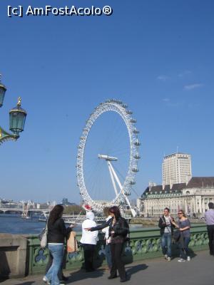 [P01] London Eye în care ne-am urcat înainte de amerge la muzeu » foto by Michi
 - 
<span class="allrVoted glyphicon glyphicon-heart hidden" id="av1156113"></span>
<a class="m-l-10 hidden" id="sv1156113" onclick="voting_Foto_DelVot(,1156113,26263)" role="button">șterge vot <span class="glyphicon glyphicon-remove"></span></a>
<a id="v91156113" class=" c-red"  onclick="voting_Foto_SetVot(1156113)" role="button"><span class="glyphicon glyphicon-heart-empty"></span> <b>LIKE</b> = Votează poza</a> <img class="hidden"  id="f1156113W9" src="/imagini/loader.gif" border="0" /><span class="AjErrMes hidden" id="e1156113ErM"></span>