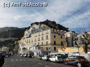 P01 [FEB-2020] Clădirea care găzduieşte

Hotel Holidays Baia d’Amalfi, lângă staţia de autobuze şi cea de ferry

[b] [/b]