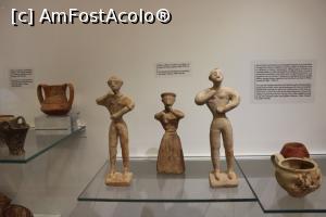 [P10] Heraklion, Muzeul de Arheologie, Figurine de lut feminine și masculine într-o atitudine de cult, Epoca Brozului Mediu 2200 - 1700 î.Hr. » foto by mprofeanu
 - 
<span class="allrVoted glyphicon glyphicon-heart hidden" id="av1285932"></span>
<a class="m-l-10 hidden" id="sv1285932" onclick="voting_Foto_DelVot(,1285932,26337)" role="button">șterge vot <span class="glyphicon glyphicon-remove"></span></a>
<a id="v91285932" class=" c-red"  onclick="voting_Foto_SetVot(1285932)" role="button"><span class="glyphicon glyphicon-heart-empty"></span> <b>LIKE</b> = Votează poza</a> <img class="hidden"  id="f1285932W9" src="/imagini/loader.gif" border="0" /><span class="AjErrMes hidden" id="e1285932ErM"></span>