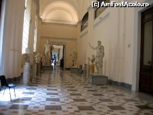 [P06] Intrare în sala statuilor Farnese. În plan doi, Hercule.  » foto by Michi
 - 
<span class="allrVoted glyphicon glyphicon-heart hidden" id="av563155"></span>
<a class="m-l-10 hidden" id="sv563155" onclick="voting_Foto_DelVot(,563155,26555)" role="button">șterge vot <span class="glyphicon glyphicon-remove"></span></a>
<a id="v9563155" class=" c-red"  onclick="voting_Foto_SetVot(563155)" role="button"><span class="glyphicon glyphicon-heart-empty"></span> <b>LIKE</b> = Votează poza</a> <img class="hidden"  id="f563155W9" src="/imagini/loader.gif" border="0" /><span class="AjErrMes hidden" id="e563155ErM"></span>