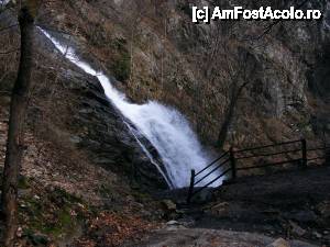 [P03] Lotrișor - cascada » foto by makuy*
 - 
<span class="allrVoted glyphicon glyphicon-heart hidden" id="av420844"></span>
<a class="m-l-10 hidden" id="sv420844" onclick="voting_Foto_DelVot(,420844,26627)" role="button">șterge vot <span class="glyphicon glyphicon-remove"></span></a>
<a id="v9420844" class=" c-red"  onclick="voting_Foto_SetVot(420844)" role="button"><span class="glyphicon glyphicon-heart-empty"></span> <b>LIKE</b> = Votează poza</a> <img class="hidden"  id="f420844W9" src="/imagini/loader.gif" border="0" /><span class="AjErrMes hidden" id="e420844ErM"></span>