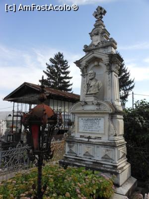 [P18] Mănăstirea Pasărea - În cimitir, monumentul funerar Nicolae J. Cămărășescu. » foto by iulianic
 - 
<span class="allrVoted glyphicon glyphicon-heart hidden" id="av1214496"></span>
<a class="m-l-10 hidden" id="sv1214496" onclick="voting_Foto_DelVot(,1214496,26720)" role="button">șterge vot <span class="glyphicon glyphicon-remove"></span></a>
<a id="v91214496" class=" c-red"  onclick="voting_Foto_SetVot(1214496)" role="button"><span class="glyphicon glyphicon-heart-empty"></span> <b>LIKE</b> = Votează poza</a> <img class="hidden"  id="f1214496W9" src="/imagini/loader.gif" border="0" /><span class="AjErrMes hidden" id="e1214496ErM"></span>