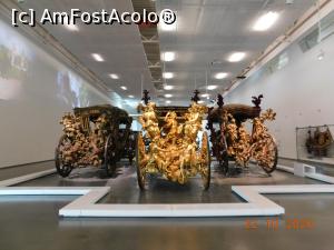 [P13] Trio-ul de aur al Museu Nacional dos Coches: Coche dos Oceanos încadrată de caleaşca Încoronării Portugaliei în dreapta şi de caleaşca ambasadorului » foto by irinad
 - 
<span class="allrVoted glyphicon glyphicon-heart hidden" id="av1226428"></span>
<a class="m-l-10 hidden" id="sv1226428" onclick="voting_Foto_DelVot(,1226428,26822)" role="button">șterge vot <span class="glyphicon glyphicon-remove"></span></a>
<a id="v91226428" class=" c-red"  onclick="voting_Foto_SetVot(1226428)" role="button"><span class="glyphicon glyphicon-heart-empty"></span> <b>LIKE</b> = Votează poza</a> <img class="hidden"  id="f1226428W9" src="/imagini/loader.gif" border="0" /><span class="AjErrMes hidden" id="e1226428ErM"></span>