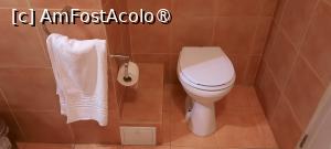 [P17] Bacău, Pensiunea Studio, Camera 12, Un colț de Baie cu Prosoape albe » foto by mprofeanu
 - 
<span class="allrVoted glyphicon glyphicon-heart hidden" id="av1505271"></span>
<a class="m-l-10 hidden" id="sv1505271" onclick="voting_Foto_DelVot(,1505271,27059)" role="button">șterge vot <span class="glyphicon glyphicon-remove"></span></a>
<a id="v91505271" class=" c-red"  onclick="voting_Foto_SetVot(1505271)" role="button"><span class="glyphicon glyphicon-heart-empty"></span> <b>LIKE</b> = Votează poza</a> <img class="hidden"  id="f1505271W9" src="/imagini/loader.gif" border="0" /><span class="AjErrMes hidden" id="e1505271ErM"></span>