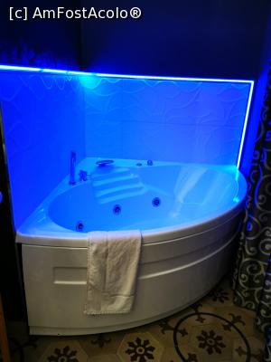 [P07] Jacuzzi cu lumini in coltul camerei » foto by cata2106
 - 
<span class="allrVoted glyphicon glyphicon-heart hidden" id="av1260422"></span>
<a class="m-l-10 hidden" id="sv1260422" onclick="voting_Foto_DelVot(,1260422,27133)" role="button">șterge vot <span class="glyphicon glyphicon-remove"></span></a>
<a id="v91260422" class=" c-red"  onclick="voting_Foto_SetVot(1260422)" role="button"><span class="glyphicon glyphicon-heart-empty"></span> <b>LIKE</b> = Votează poza</a> <img class="hidden"  id="f1260422W9" src="/imagini/loader.gif" border="0" /><span class="AjErrMes hidden" id="e1260422ErM"></span>