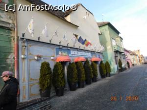 [P31] Strada Cetăţii, clădirea pe care am văzut plăcuţa cu CEA MAI FRUMOASĂ STRADĂ DIN SIBIU » foto by irinad
 - 
<span class="allrVoted glyphicon glyphicon-heart hidden" id="av1148750"></span>
<a class="m-l-10 hidden" id="sv1148750" onclick="voting_Foto_DelVot(,1148750,27170)" role="button">șterge vot <span class="glyphicon glyphicon-remove"></span></a>
<a id="v91148750" class=" c-red"  onclick="voting_Foto_SetVot(1148750)" role="button"><span class="glyphicon glyphicon-heart-empty"></span> <b>LIKE</b> = Votează poza</a> <img class="hidden"  id="f1148750W9" src="/imagini/loader.gif" border="0" /><span class="AjErrMes hidden" id="e1148750ErM"></span>