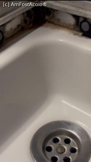 [P02] Dus mucegai și igrasie. Am curățat noi » foto by ux139305
 - 
<span class="allrVoted glyphicon glyphicon-heart hidden" id="av1518208"></span>
<a class="m-l-10 hidden" id="sv1518208" onclick="voting_Foto_DelVot(,1518208,27255)" role="button">șterge vot <span class="glyphicon glyphicon-remove"></span></a>
<a id="v91518208" class=" c-red"  onclick="voting_Foto_SetVot(1518208)" role="button"><span class="glyphicon glyphicon-heart-empty"></span> <b>LIKE</b> = Votează poza</a> <img class="hidden"  id="f1518208W9" src="/imagini/loader.gif" border="0" /><span class="AjErrMes hidden" id="e1518208ErM"></span>