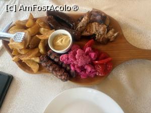 [P14] Restaurantul pensiunii Subcetate - platou cald pt 2 persoane » foto by nicole33
 - 
<span class="allrVoted glyphicon glyphicon-heart hidden" id="av1528497"></span>
<a class="m-l-10 hidden" id="sv1528497" onclick="voting_Foto_DelVot(,1528497,27266)" role="button">șterge vot <span class="glyphicon glyphicon-remove"></span></a>
<a id="v91528497" class=" c-red"  onclick="voting_Foto_SetVot(1528497)" role="button"><span class="glyphicon glyphicon-heart-empty"></span> <b>LIKE</b> = Votează poza</a> <img class="hidden"  id="f1528497W9" src="/imagini/loader.gif" border="0" /><span class="AjErrMes hidden" id="e1528497ErM"></span>