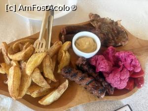 [P16] Restaurantul pensiunii Subcetate - platou cald » foto by nicole33
 - 
<span class="allrVoted glyphicon glyphicon-heart hidden" id="av1528499"></span>
<a class="m-l-10 hidden" id="sv1528499" onclick="voting_Foto_DelVot(,1528499,27266)" role="button">șterge vot <span class="glyphicon glyphicon-remove"></span></a>
<a id="v91528499" class=" c-red"  onclick="voting_Foto_SetVot(1528499)" role="button"><span class="glyphicon glyphicon-heart-empty"></span> <b>LIKE</b> = Votează poza</a> <img class="hidden"  id="f1528499W9" src="/imagini/loader.gif" border="0" /><span class="AjErrMes hidden" id="e1528499ErM"></span>