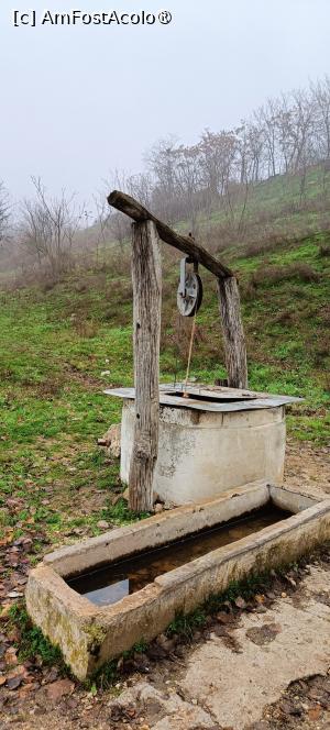 [P11] O fântână tradițională lângă mănăstire. » foto by tata123 🔱
 - 
<span class="allrVoted glyphicon glyphicon-heart hidden" id="av1511899"></span>
<a class="m-l-10 hidden" id="sv1511899" onclick="voting_Foto_DelVot(,1511899,27275)" role="button">șterge vot <span class="glyphicon glyphicon-remove"></span></a>
<a id="v91511899" class=" c-red"  onclick="voting_Foto_SetVot(1511899)" role="button"><span class="glyphicon glyphicon-heart-empty"></span> <b>LIKE</b> = Votează poza</a> <img class="hidden"  id="f1511899W9" src="/imagini/loader.gif" border="0" /><span class="AjErrMes hidden" id="e1511899ErM"></span>