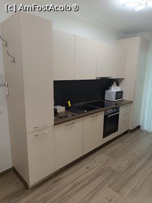 [P14] Cluj, Covaciu Aparthotel, Apartamentul 4, Camera multifuncțională, Bucătăria amplasată pe un perete » foto by mprofeanu
 - 
<span class="allrVoted glyphicon glyphicon-heart hidden" id="av1489237"></span>
<a class="m-l-10 hidden" id="sv1489237" onclick="voting_Foto_DelVot(,1489237,27735)" role="button">șterge vot <span class="glyphicon glyphicon-remove"></span></a>
<a id="v91489237" class=" c-red"  onclick="voting_Foto_SetVot(1489237)" role="button"><span class="glyphicon glyphicon-heart-empty"></span> <b>LIKE</b> = Votează poza</a> <img class="hidden"  id="f1489237W9" src="/imagini/loader.gif" border="0" /><span class="AjErrMes hidden" id="e1489237ErM"></span>