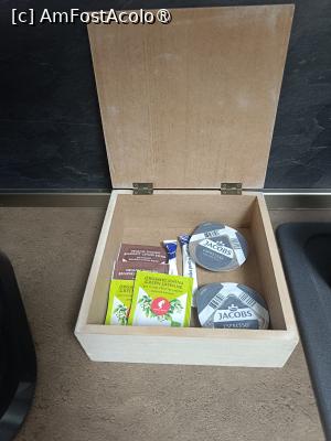 [P23] Cluj, Covaciu Aparthotel, Apartamentul 4, Camera multifuncțională, Bucătăria cu ceai, cafea, zahăr....tot câte două... » foto by mprofeanu
 - 
<span class="allrVoted glyphicon glyphicon-heart hidden" id="av1489246"></span>
<a class="m-l-10 hidden" id="sv1489246" onclick="voting_Foto_DelVot(,1489246,27735)" role="button">șterge vot <span class="glyphicon glyphicon-remove"></span></a>
<a id="v91489246" class=" c-red"  onclick="voting_Foto_SetVot(1489246)" role="button"><span class="glyphicon glyphicon-heart-empty"></span> <b>LIKE</b> = Votează poza</a> <img class="hidden"  id="f1489246W9" src="/imagini/loader.gif" border="0" /><span class="AjErrMes hidden" id="e1489246ErM"></span>
