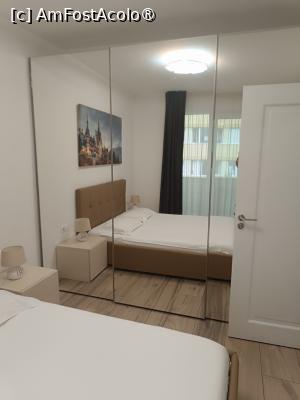 [P27] Cluj, Covaciu Aparthotel, Apartamentul 4, Dormitorul, Șifonierul cu trei uși » foto by mprofeanu
 - 
<span class="allrVoted glyphicon glyphicon-heart hidden" id="av1489250"></span>
<a class="m-l-10 hidden" id="sv1489250" onclick="voting_Foto_DelVot(,1489250,27735)" role="button">șterge vot <span class="glyphicon glyphicon-remove"></span></a>
<a id="v91489250" class=" c-red"  onclick="voting_Foto_SetVot(1489250)" role="button"><span class="glyphicon glyphicon-heart-empty"></span> <b>LIKE</b> = Votează poza</a> <img class="hidden"  id="f1489250W9" src="/imagini/loader.gif" border="0" /><span class="AjErrMes hidden" id="e1489250ErM"></span>