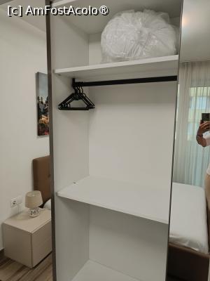 [P28] Cluj, Covaciu Aparthotel, Apartamentul 4, Dormitorul, Șifonierul cu trei uși, interior » foto by mprofeanu
 - 
<span class="allrVoted glyphicon glyphicon-heart hidden" id="av1489251"></span>
<a class="m-l-10 hidden" id="sv1489251" onclick="voting_Foto_DelVot(,1489251,27735)" role="button">șterge vot <span class="glyphicon glyphicon-remove"></span></a>
<a id="v91489251" class=" c-red"  onclick="voting_Foto_SetVot(1489251)" role="button"><span class="glyphicon glyphicon-heart-empty"></span> <b>LIKE</b> = Votează poza</a> <img class="hidden"  id="f1489251W9" src="/imagini/loader.gif" border="0" /><span class="AjErrMes hidden" id="e1489251ErM"></span>
