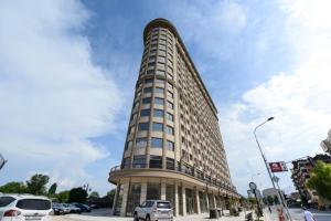 [P01] Skopje, Complexul Adora Flatiron unde se află GM SkyView Luxury Flatiron Apartment, poză micșorată » foto by mprofeanu <span class="label label-default labelC_thin small">NEVOTABILĂ</span>