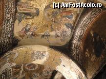 P15 [DEC-2011] Mozaicuri din Pronaos. Pe centru se observa '23. Maica Domnului la Templu', iar in dreapta '22. Teodor Metochites (cel cu tubanul cu alb si rosu) prezinta biserica lui Iisus'. Pronaos.