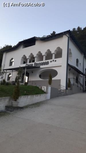 [P03] Casa Basarab, Călimănești » foto by adrianaglogo
 - 
<span class="allrVoted glyphicon glyphicon-heart hidden" id="av1467954"></span>
<a class="m-l-10 hidden" id="sv1467954" onclick="voting_Foto_DelVot(,1467954,28683)" role="button">șterge vot <span class="glyphicon glyphicon-remove"></span></a>
<a id="v91467954" class=" c-red"  onclick="voting_Foto_SetVot(1467954)" role="button"><span class="glyphicon glyphicon-heart-empty"></span> <b>LIKE</b> = Votează poza</a> <img class="hidden"  id="f1467954W9" src="/imagini/loader.gif" border="0" /><span class="AjErrMes hidden" id="e1467954ErM"></span>