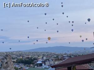 P01 [MAY-2023] Castle Cave Hotel Göreme - admirând din balcon zborul matinal al baloanelor cu aer cald