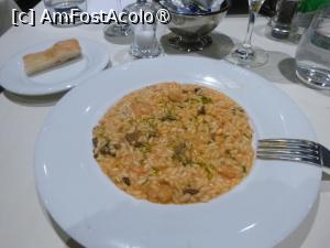 [P42] 42. Mie mi-au adus un fel de pilaf nefiert,  cu creveți. » foto by doinafil
 - 
<span class="allrVoted glyphicon glyphicon-heart hidden" id="av1477235"></span>
<a class="m-l-10 hidden" id="sv1477235" onclick="voting_Foto_DelVot(,1477235,28941)" role="button">șterge vot <span class="glyphicon glyphicon-remove"></span></a>
<a id="v91477235" class=" c-red"  onclick="voting_Foto_SetVot(1477235)" role="button"><span class="glyphicon glyphicon-heart-empty"></span> <b>LIKE</b> = Votează poza</a> <img class="hidden"  id="f1477235W9" src="/imagini/loader.gif" border="0" /><span class="AjErrMes hidden" id="e1477235ErM"></span>