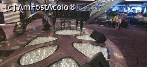 [P80] 80. Podeaua punții 5, cu pianul și scările spre puntea 6, din „ Atrium Infinity”, are mii de beculețe ce strălucesc. » foto by doinafil
 - 
<span class="allrVoted glyphicon glyphicon-heart hidden" id="av1477273"></span>
<a class="m-l-10 hidden" id="sv1477273" onclick="voting_Foto_DelVot(,1477273,28941)" role="button">șterge vot <span class="glyphicon glyphicon-remove"></span></a>
<a id="v91477273" class=" c-red"  onclick="voting_Foto_SetVot(1477273)" role="button"><span class="glyphicon glyphicon-heart-empty"></span> <b>LIKE</b> = Votează poza</a> <img class="hidden"  id="f1477273W9" src="/imagini/loader.gif" border="0" /><span class="AjErrMes hidden" id="e1477273ErM"></span>