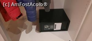 [P23] Amsterdam, Hotel2Stay, Camera 104, Seiful din dulap » foto by mprofeanu
 - 
<span class="allrVoted glyphicon glyphicon-heart hidden" id="av1481862"></span>
<a class="m-l-10 hidden" id="sv1481862" onclick="voting_Foto_DelVot(,1481862,28977)" role="button">șterge vot <span class="glyphicon glyphicon-remove"></span></a>
<a id="v91481862" class=" c-red"  onclick="voting_Foto_SetVot(1481862)" role="button"><span class="glyphicon glyphicon-heart-empty"></span> <b>LIKE</b> = Votează poza</a> <img class="hidden"  id="f1481862W9" src="/imagini/loader.gif" border="0" /><span class="AjErrMes hidden" id="e1481862ErM"></span>