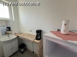 [P23] Pensiunea La Myky din Vatra Moldoviței
spațiul comun cu frigider, fierbător de apă și cafea, tacâmuri » foto by Andrei16
 - 
<span class="allrVoted glyphicon glyphicon-heart hidden" id="av1481973"></span>
<a class="m-l-10 hidden" id="sv1481973" onclick="voting_Foto_DelVot(,1481973,28978)" role="button">șterge vot <span class="glyphicon glyphicon-remove"></span></a>
<a id="v91481973" class=" c-red"  onclick="voting_Foto_SetVot(1481973)" role="button"><span class="glyphicon glyphicon-heart-empty"></span> <b>LIKE</b> = Votează poza</a> <img class="hidden"  id="f1481973W9" src="/imagini/loader.gif" border="0" /><span class="AjErrMes hidden" id="e1481973ErM"></span>