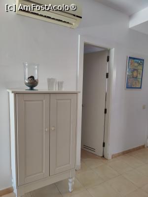[P21] O comodă și ușa spre baia mică » foto by crismis
 - 
<span class="allrVoted glyphicon glyphicon-heart hidden" id="av1489980"></span>
<a class="m-l-10 hidden" id="sv1489980" onclick="voting_Foto_DelVot(,1489980,29047)" role="button">șterge vot <span class="glyphicon glyphicon-remove"></span></a>
<a id="v91489980" class=" c-red"  onclick="voting_Foto_SetVot(1489980)" role="button"><span class="glyphicon glyphicon-heart-empty"></span> <b>LIKE</b> = Votează poza</a> <img class="hidden"  id="f1489980W9" src="/imagini/loader.gif" border="0" /><span class="AjErrMes hidden" id="e1489980ErM"></span>