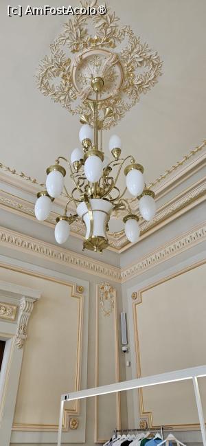 [P24] un frumos candelabru deasupra garderopei » foto by kmy
 - 
<span class="allrVoted glyphicon glyphicon-heart hidden" id="av1522898"></span>
<a class="m-l-10 hidden" id="sv1522898" onclick="voting_Foto_DelVot(,1522898,29149)" role="button">șterge vot <span class="glyphicon glyphicon-remove"></span></a>
<a id="v91522898" class=" c-red"  onclick="voting_Foto_SetVot(1522898)" role="button"><span class="glyphicon glyphicon-heart-empty"></span> <b>LIKE</b> = Votează poza</a> <img class="hidden"  id="f1522898W9" src="/imagini/loader.gif" border="0" /><span class="AjErrMes hidden" id="e1522898ErM"></span>