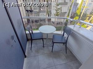 [P05] Balconul camerei cu dotările necesare. Extrem de îngust chiar pentru o singură persoană. » foto by ovidiuyepi
 - 
<span class="allrVoted glyphicon glyphicon-heart hidden" id="av1504875"></span>
<a class="m-l-10 hidden" id="sv1504875" onclick="voting_Foto_DelVot(,1504875,29168)" role="button">șterge vot <span class="glyphicon glyphicon-remove"></span></a>
<a id="v91504875" class=" c-red"  onclick="voting_Foto_SetVot(1504875)" role="button"><span class="glyphicon glyphicon-heart-empty"></span> <b>LIKE</b> = Votează poza</a> <img class="hidden"  id="f1504875W9" src="/imagini/loader.gif" border="0" /><span class="AjErrMes hidden" id="e1504875ErM"></span>