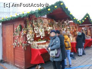 [P14] București - Târgul de Crăciun 2022. Cu cățelul, la plimbare prin târg. » foto by iulianic
 - 
<span class="allrVoted glyphicon glyphicon-heart hidden" id="av1341638"></span>
<a class="m-l-10 hidden" id="sv1341638" onclick="voting_Foto_DelVot(,1341638,29197)" role="button">șterge vot <span class="glyphicon glyphicon-remove"></span></a>
<a id="v91341638" class=" c-red"  onclick="voting_Foto_SetVot(1341638)" role="button"><span class="glyphicon glyphicon-heart-empty"></span> <b>LIKE</b> = Votează poza</a> <img class="hidden"  id="f1341638W9" src="/imagini/loader.gif" border="0" /><span class="AjErrMes hidden" id="e1341638ErM"></span>