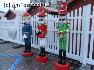 [P39] București - Târgul de Crăciun 2022. Personaje din povești. » foto by iulianic
 - 
<span class="allrVoted glyphicon glyphicon-heart hidden" id="av1341663"></span>
<a class="m-l-10 hidden" id="sv1341663" onclick="voting_Foto_DelVot(,1341663,29197)" role="button">șterge vot <span class="glyphicon glyphicon-remove"></span></a>
<a id="v91341663" class=" c-red"  onclick="voting_Foto_SetVot(1341663)" role="button"><span class="glyphicon glyphicon-heart-empty"></span> <b>LIKE</b> = Votează poza</a> <img class="hidden"  id="f1341663W9" src="/imagini/loader.gif" border="0" /><span class="AjErrMes hidden" id="e1341663ErM"></span>